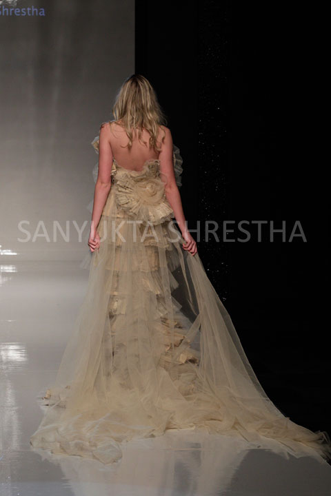 pippa wedding gown back