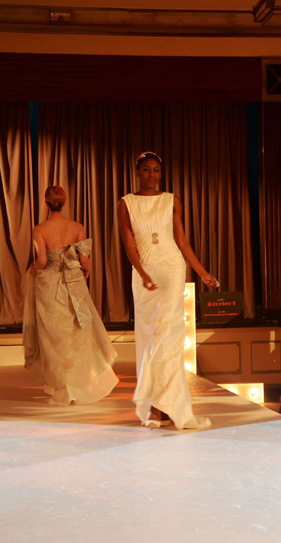 Anne-gown-vintage-wedding-catwalk