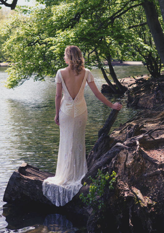 sea-backless-wedding-dress