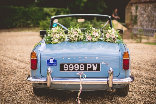 blue-car-Triumph-wedding-flowers