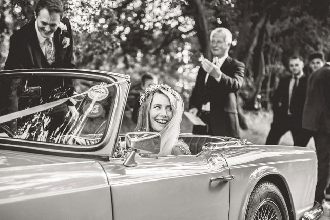 car-Triumph-wedding-bride-vintage