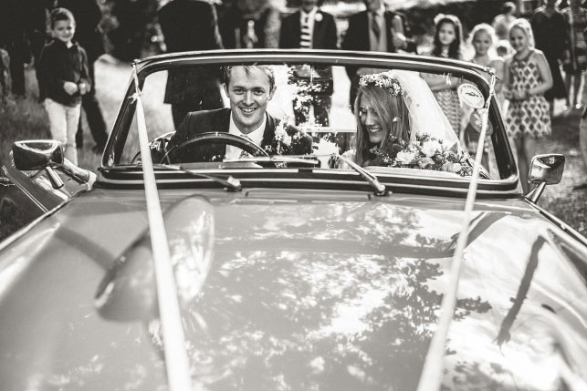 car-Triumph-wedding-vintage-transportation