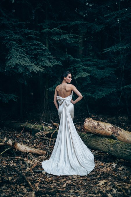 Sanyukta_Shrestha-bow-backless-wedding-dress
