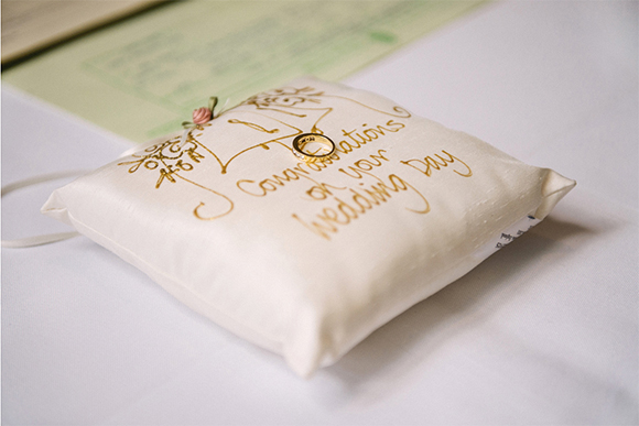 wedding rings cushion gold