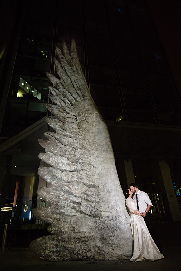 just married kiss monument