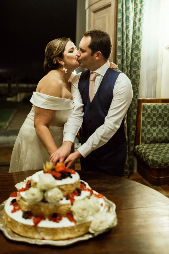 cake cutting of the cake bride groom wedding love