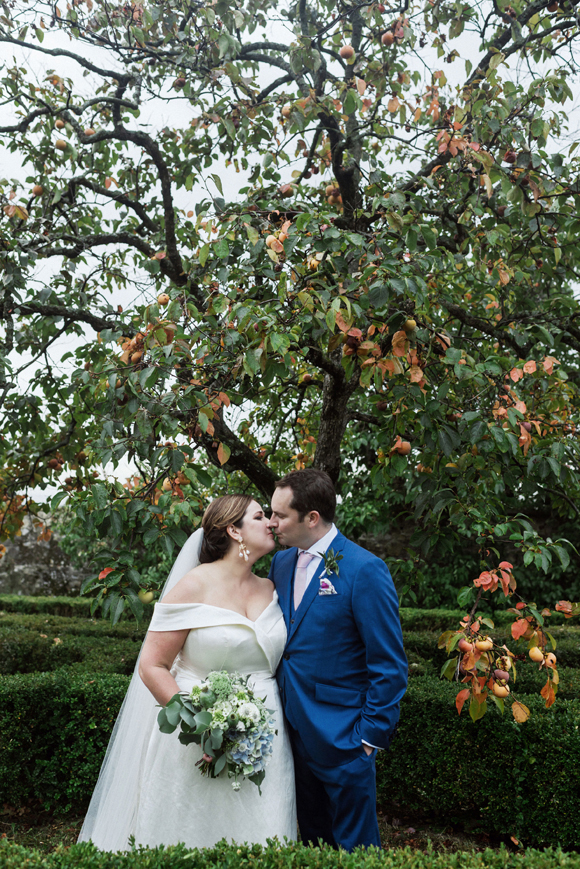 curvy bride kiss garden wedding. dress